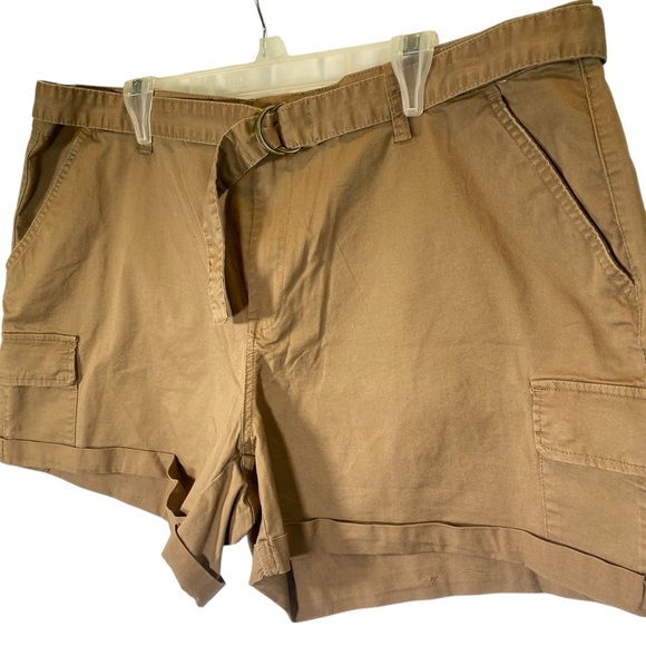 Time and Tru Women's plus size 20 Belted Shorts Tan Pockets Summer Cargo Beach - Picture 3 of 5
